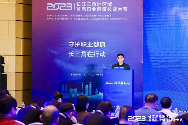 尤其是迈入 尤其是迈入